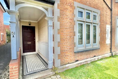 2 bedroom apartment for sale, Earls Avenue, Kent CT20