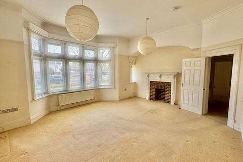 2 bedroom apartment for sale, Earls Avenue, Kent CT20