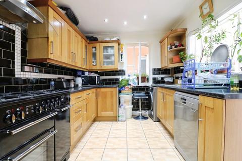 undefined, Waterloo Road, London E10