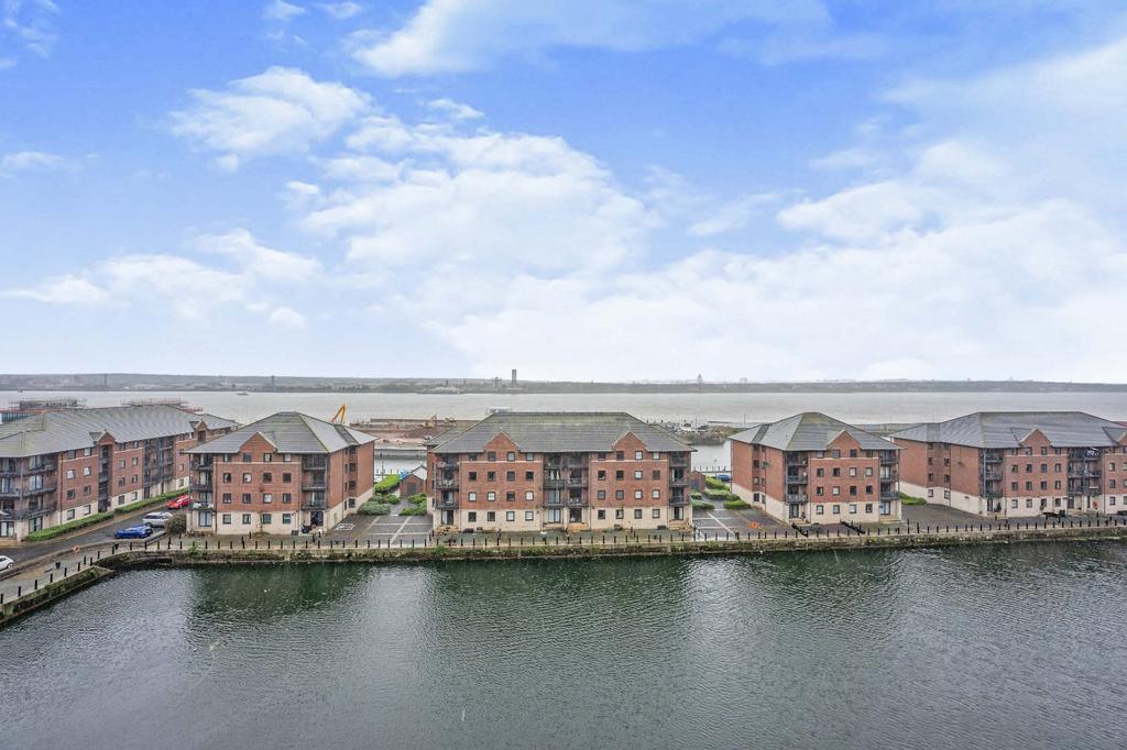 Apartment in Liverpool, Ten Streets, Vauxhall - View 3