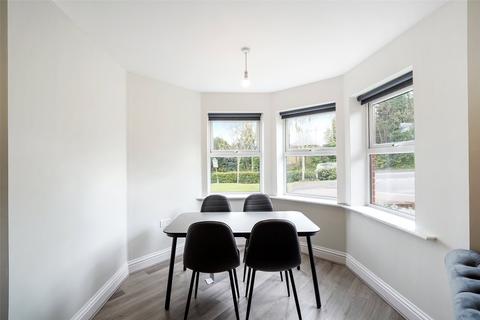 2 bedroom flat to rent, Egham Hill, Surrey TW20