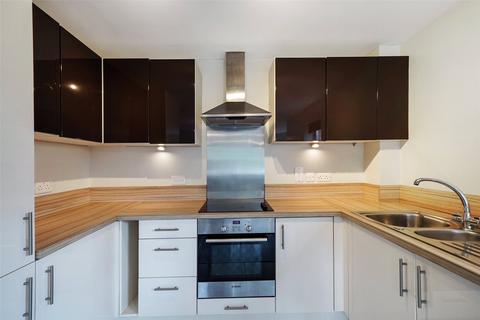 2 bedroom flat to rent, Egham Hill, Surrey TW20