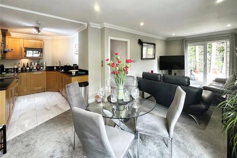2 bedroom flat to rent, Worsley Road, Manchester M27