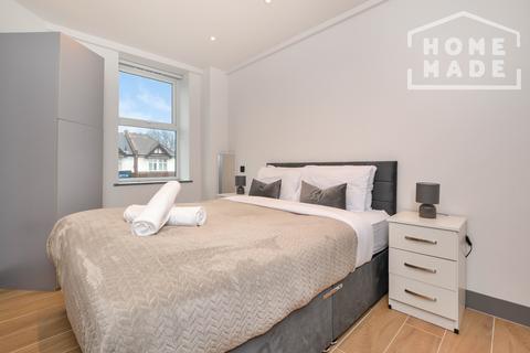 2 bedroom flat to rent, Avenir Court, N12