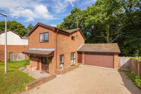 4 bedroom detached house for sale, Magdalen Close, Hempstead