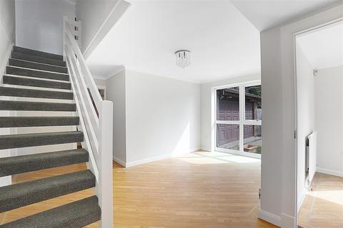 4 bedroom detached house for sale, Magdalen Close, Hempstead