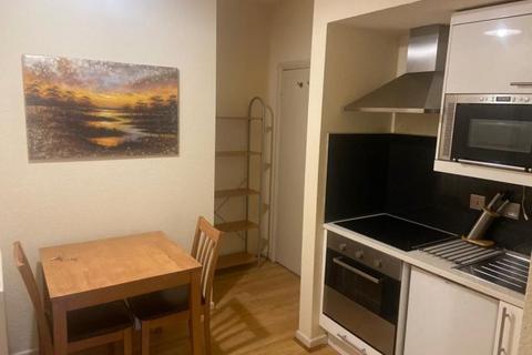 Studio to rent, 20 Ash Grove