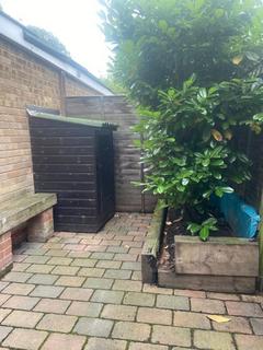 Studio to rent, 20 Ash Grove