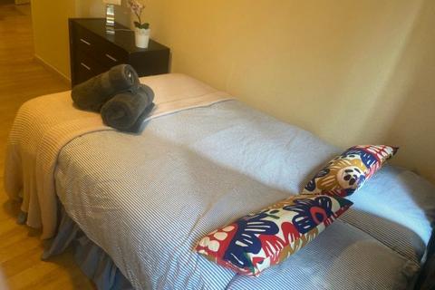 Studio to rent, 20 Ash Grove