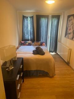 Studio to rent, 20 Ash Grove