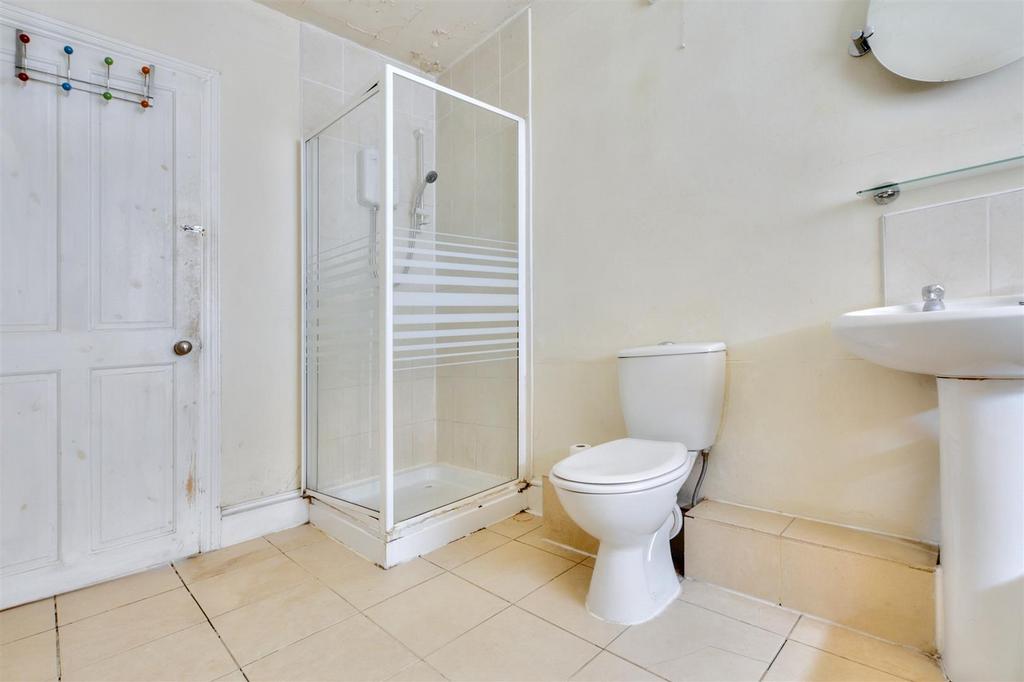 Bathroom 2.jpeg