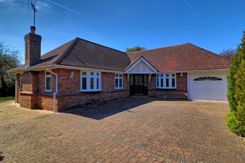 4 bedroom detached bungalow for sale, Daws Heath Road, Rayleigh, SS6