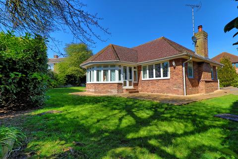 4 bedroom detached bungalow for sale, Daws Heath Road, Rayleigh, SS6