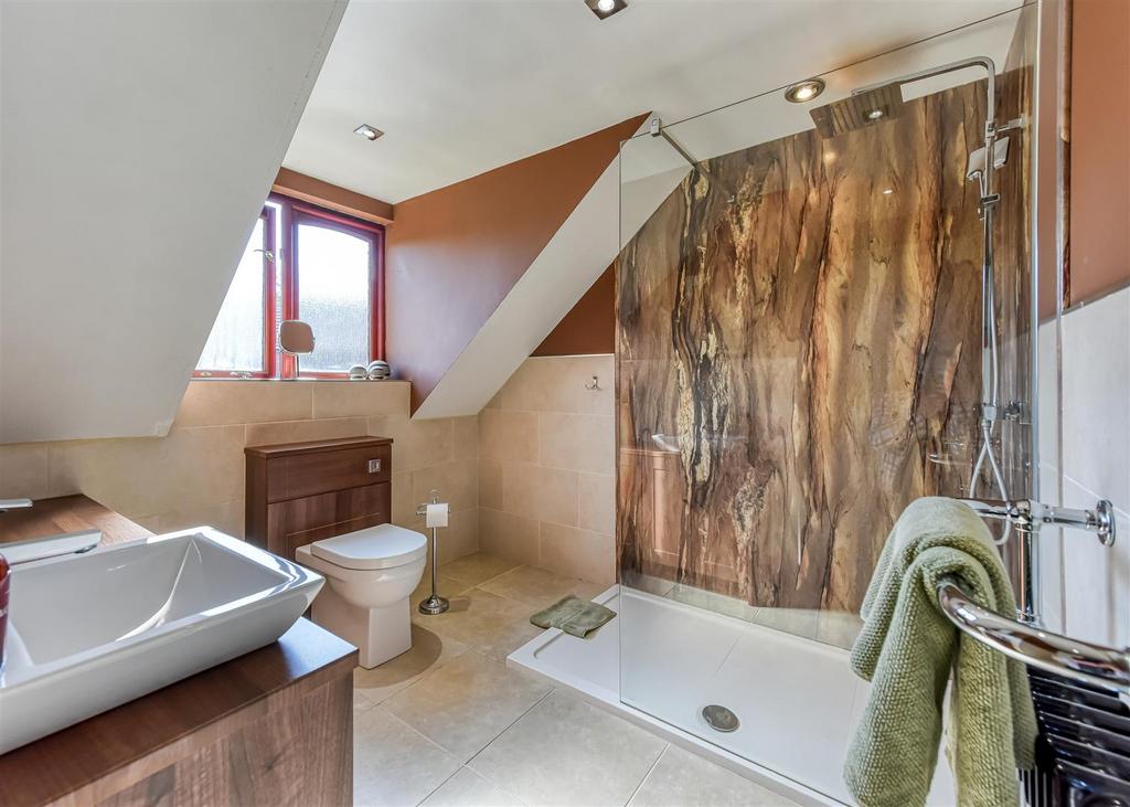 5 Hellier Drive-En Suite.jpg