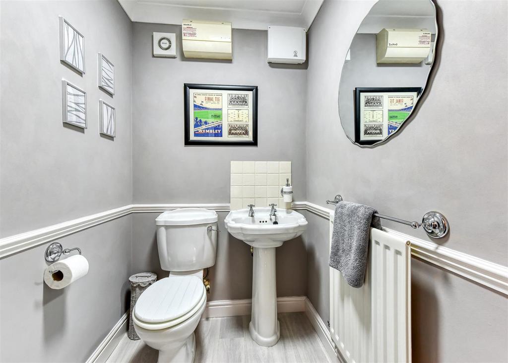 5 Hellier Drive-Cloakroom.jpg