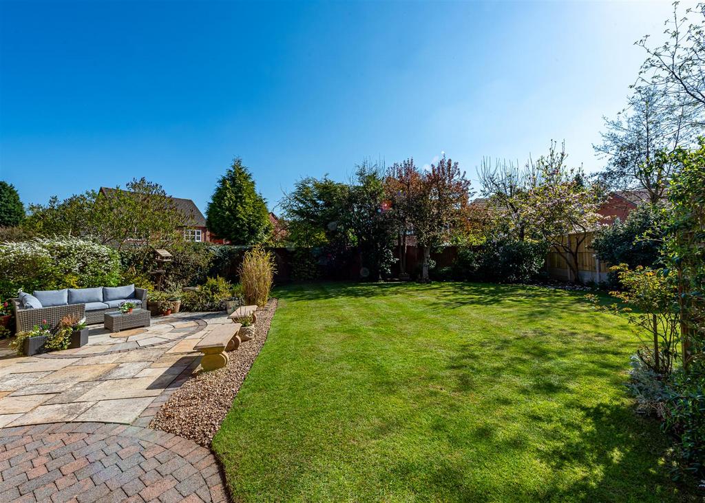 5 Hellier Drive-garden2.jpg