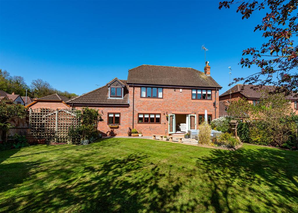 5 Hellier Drive-garden3.jpg