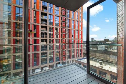 1 bedroom flat for sale, Haines House, London SW11