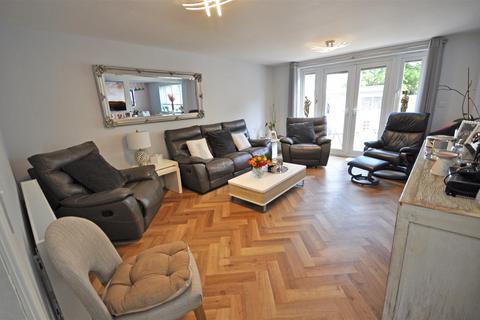 3 bedroom detached house for sale, Oakfields, Hailsham