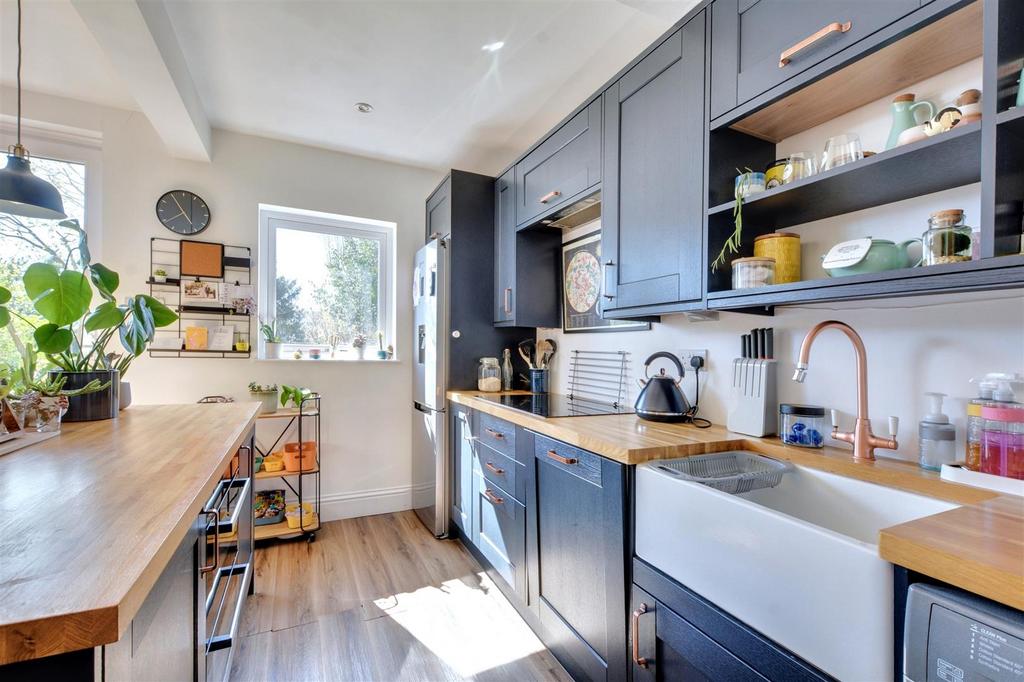 Kitchen 2.jpeg