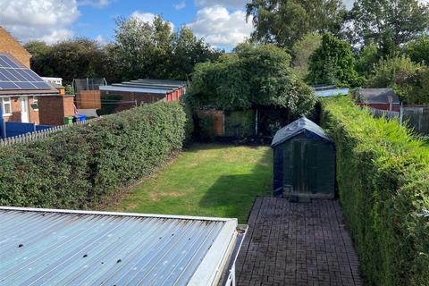 3 bedroom semi-detached house to rent, Lansdowne Road, Brimington, Chesterfield, S43 1BG