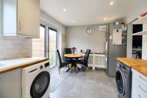 30 Isis Close, Aylesbury, HP21 9LY