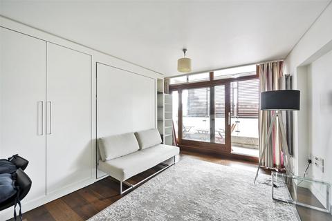 808 Frobisher Crescent, London, EC2Y 8HD