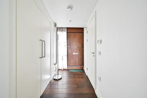 808 Frobisher Crescent, London, EC2Y 8HD