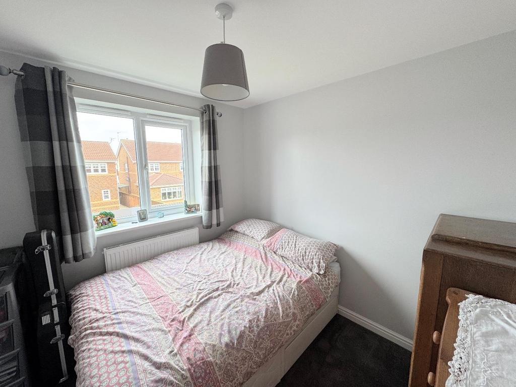 Bedroom (rear)