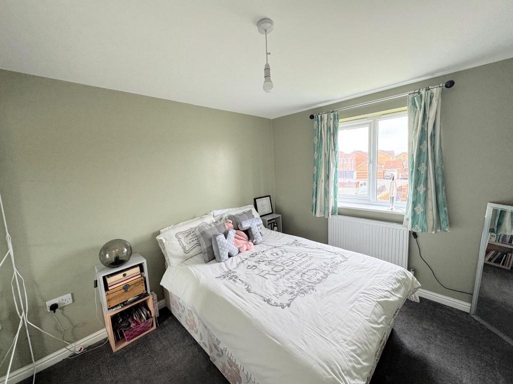Bedroom (rear)