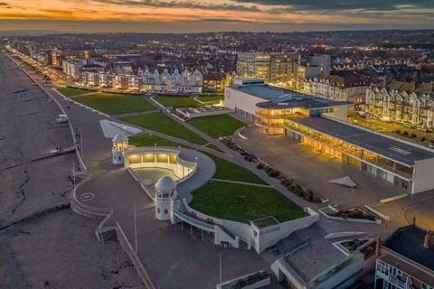 2 bedroom flat for sale, West Parade, Bexhill-On-Sea