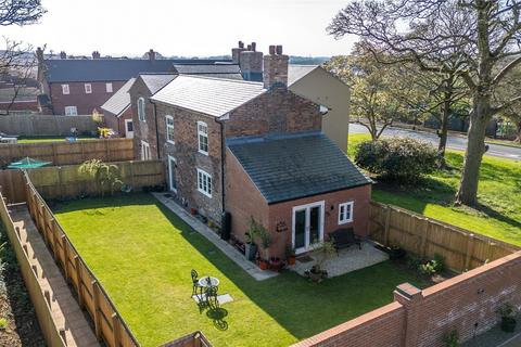 2 bedroom end of terrace house for sale, Woodhouse Lane, Priorslee, Telford, Shropshire, TF2