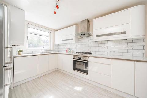 2 bedroom flat to rent, Dacre Park, London SE13