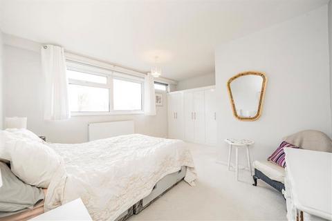 2 bedroom flat to rent, Dacre Park, London SE13