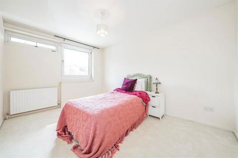 2 bedroom flat to rent, Dacre Park, London SE13