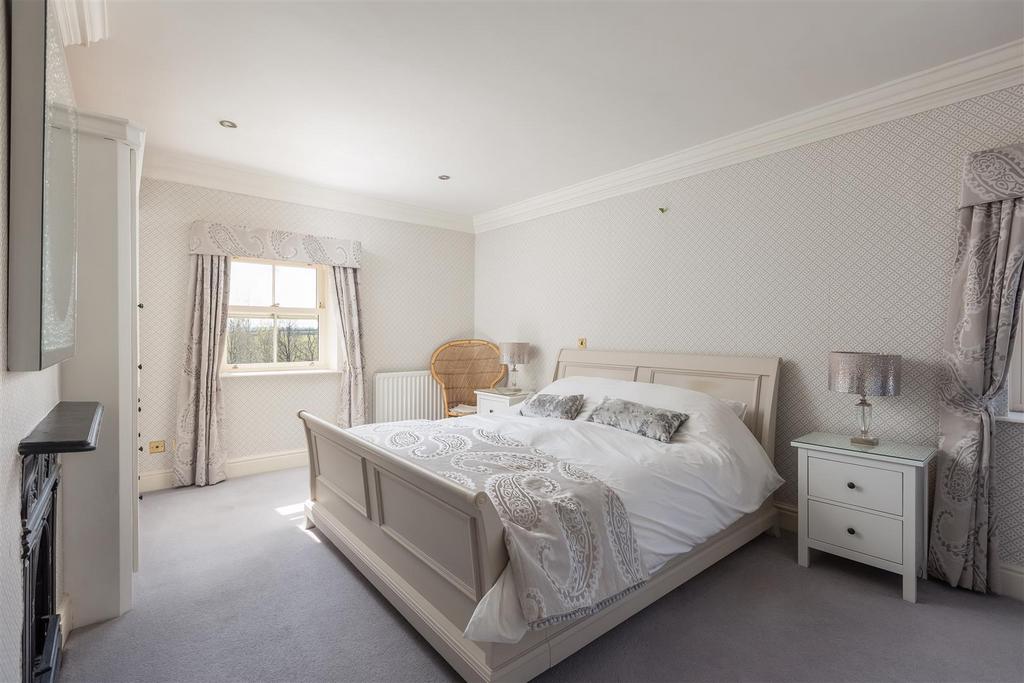 Grooms Cottage Bedroom 1-1.jpg
