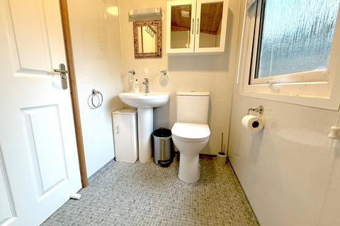 2 bedroom lodge for sale, Cenarth Newcastle Emlyn