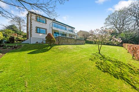 4 bedroom detached house for sale, Foxglove Road, Huddersfield, HD5