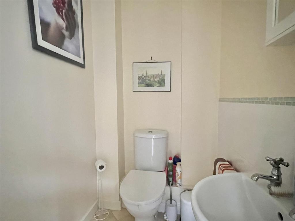Cloakroom/WC