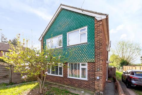 24 Christopher Close, Sidcup, DA15 8PU