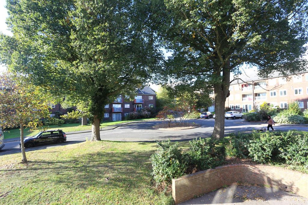 22 Lovegrove Court (16).JPG