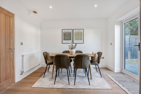 2 bedroom apartment for sale, Top Floor Apartment, Prestbury Mews, 116, Prestbury Road, Cheltenham, GL52