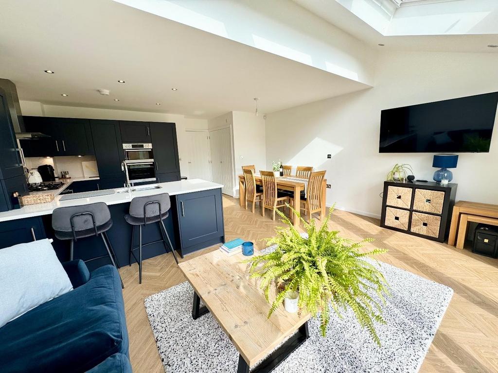 Reception/kitchen
