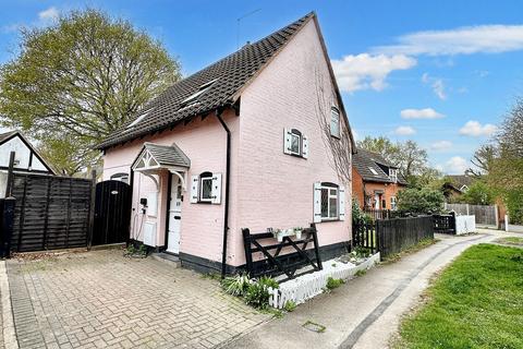 69 Bridgecote Lane, Basildon, SS15 4BW