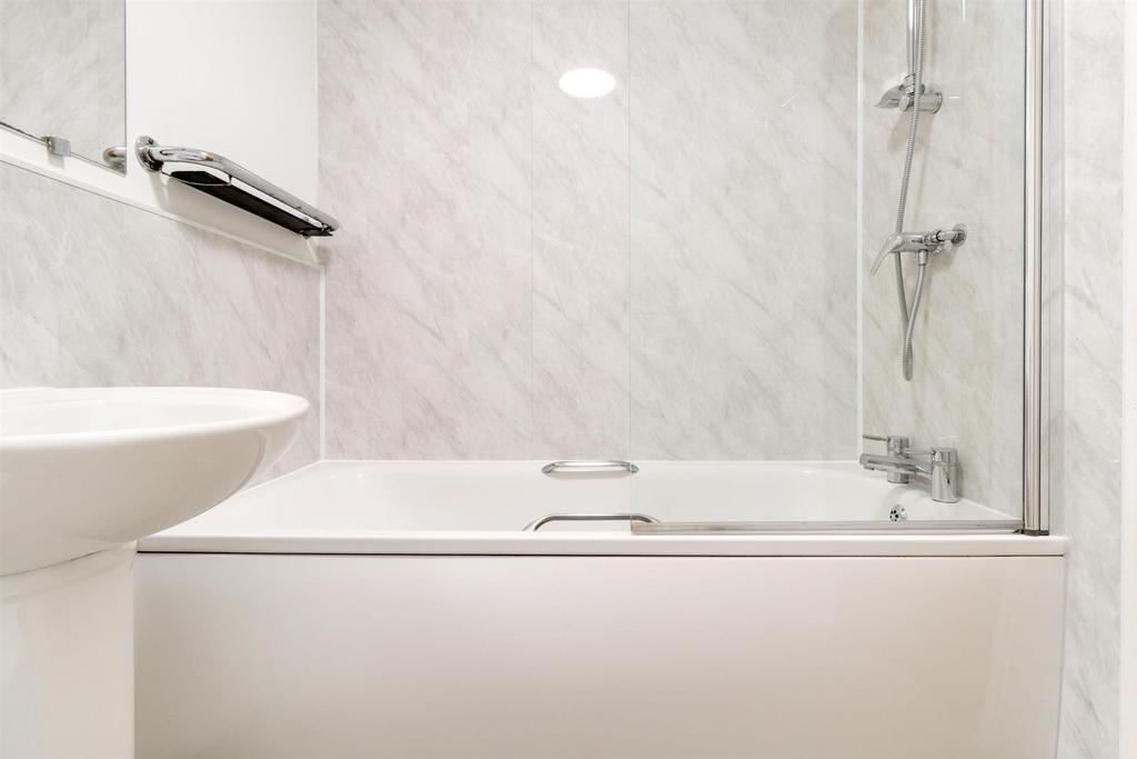 Bathroom (4).jpg