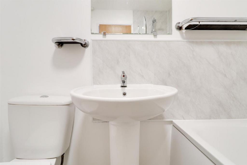Bathroom (2).jpg