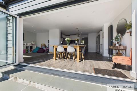 4 Hilda Row, St Austell, PL25 3FG