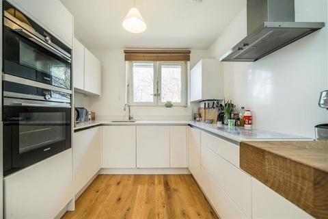 2 bedroom flat for sale, Sewardstone Road, London E2