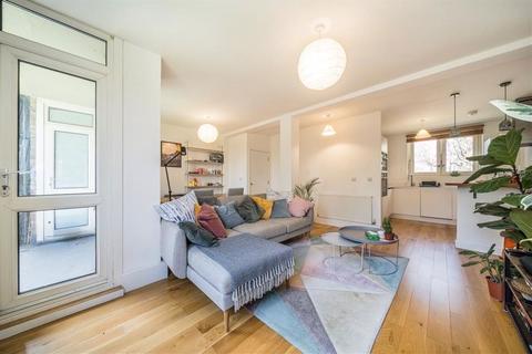 2 bedroom flat for sale, Sewardstone Road, London E2
