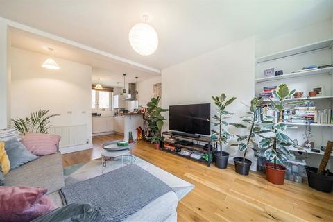 2 bedroom flat for sale, Sewardstone Road, London E2